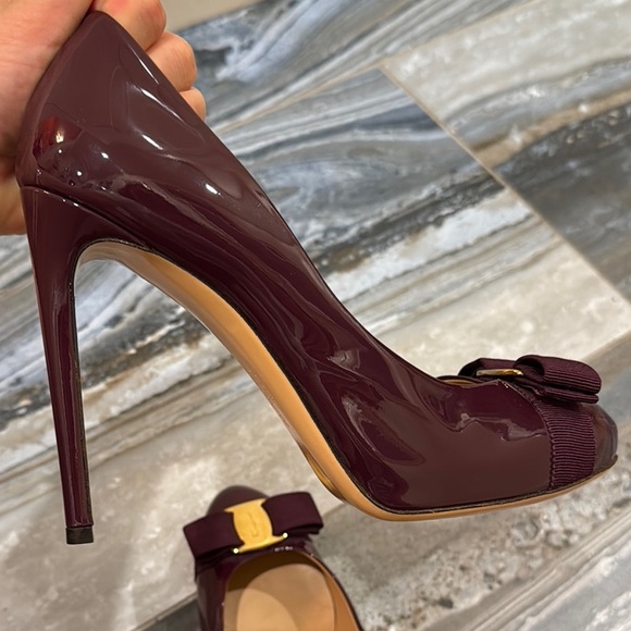 Salvatore Ferragamo Size 7.5 B Burgundy Patent Leather Pumps - Picture 9 of 17